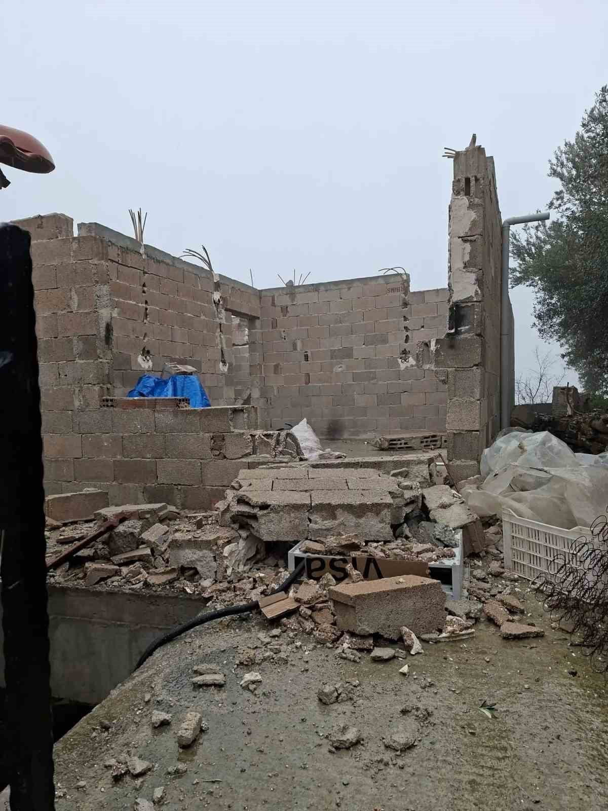 AYDIN'IN KÖŞK İLÇESİNE BAĞLI SARIÇAM MAHALLESİ'NDE ETKİLİ OLAN SAĞANAK YAĞIŞIN ARDINDAN ÇIKAN...