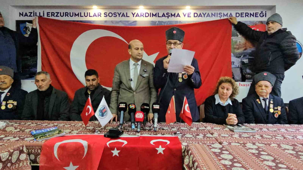 AYDIN'IN NAZİLLİ İLÇESİNDE TÜM DERNEKLERİN KATILIMIYLA TÜRK BAYRAĞINA YAPILAN ÇİRKİN SALDIRIYI...