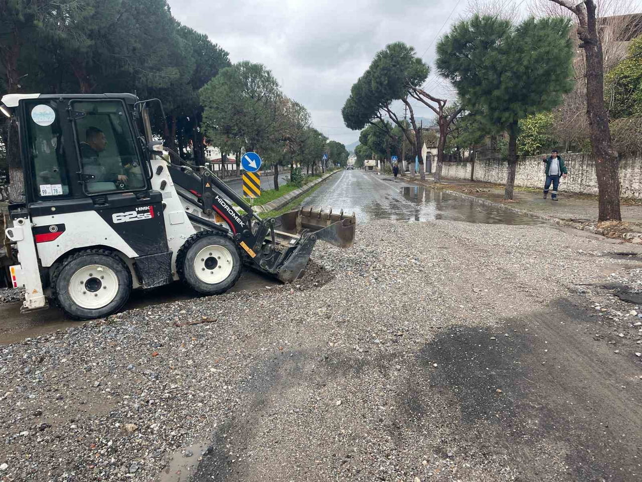AYDIN'IN SÖKE İLÇESİNDE ETKİLİ OLAN AŞIRI YAĞIŞLARIN ARDINDAN SÖKE BELEDİYESİ, İLÇENİN DÖRT BİR...