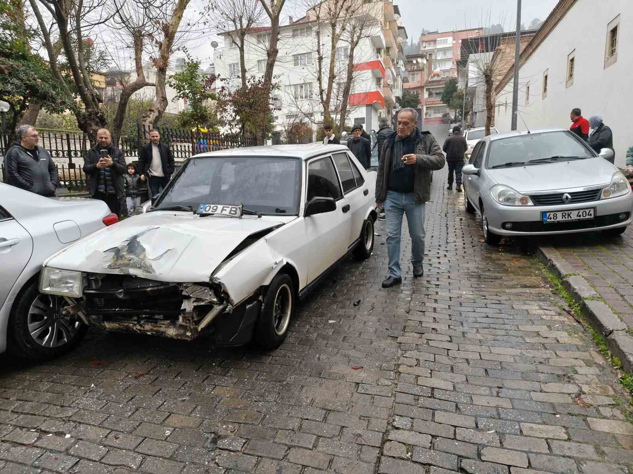 AYDIN EFELER İLÇESİNDE MEYDANA GELEN TRAFİK KAZASINDA ARACI ARKADAN ÇARPILAN BİR SÜRÜCÜ KAZADAN...