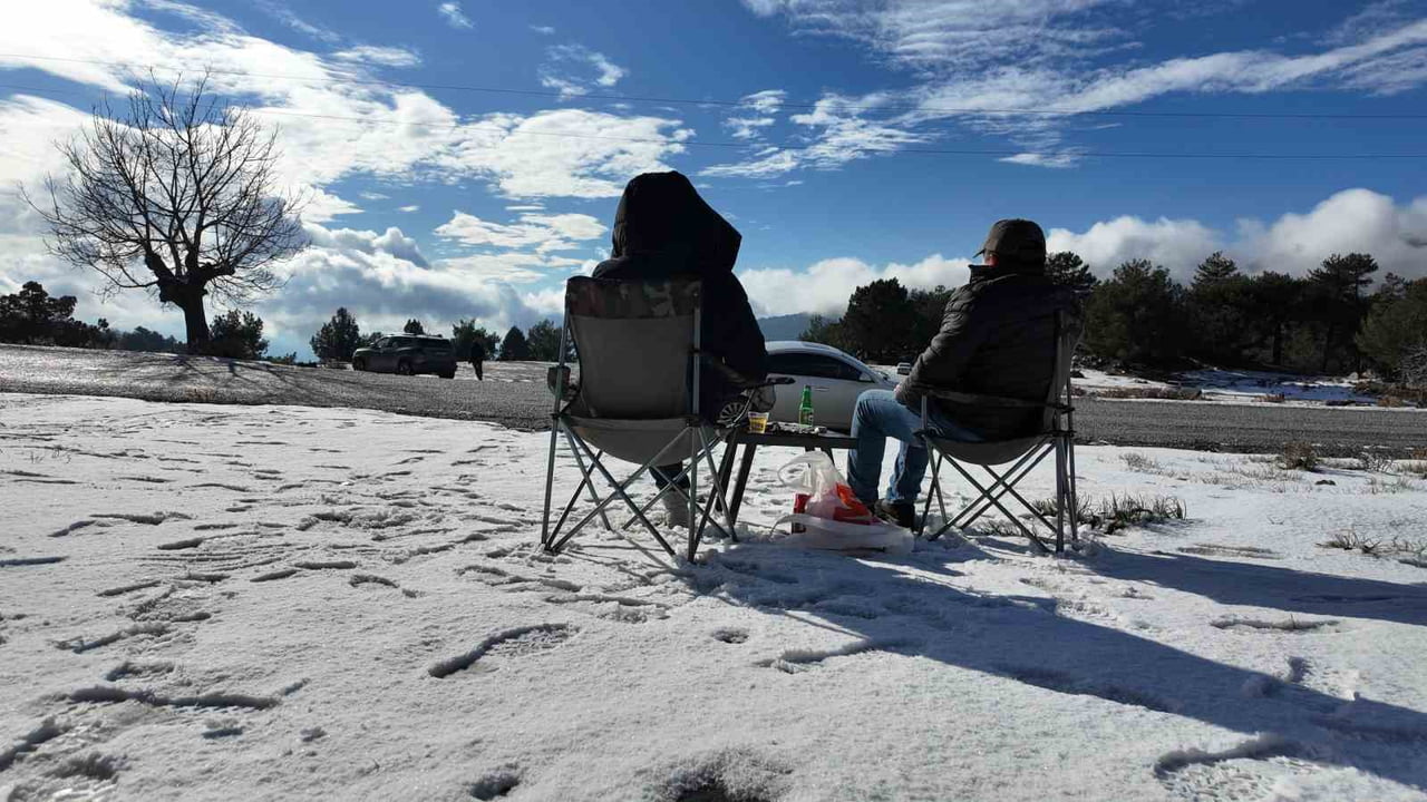 AYDIN’IN EFELER İLÇESİNDE 1600 RAKIMDA BULUNAN PAŞA YAYLASINDA ETKİLİ OLAN KAR YAĞIŞI SONRASI...