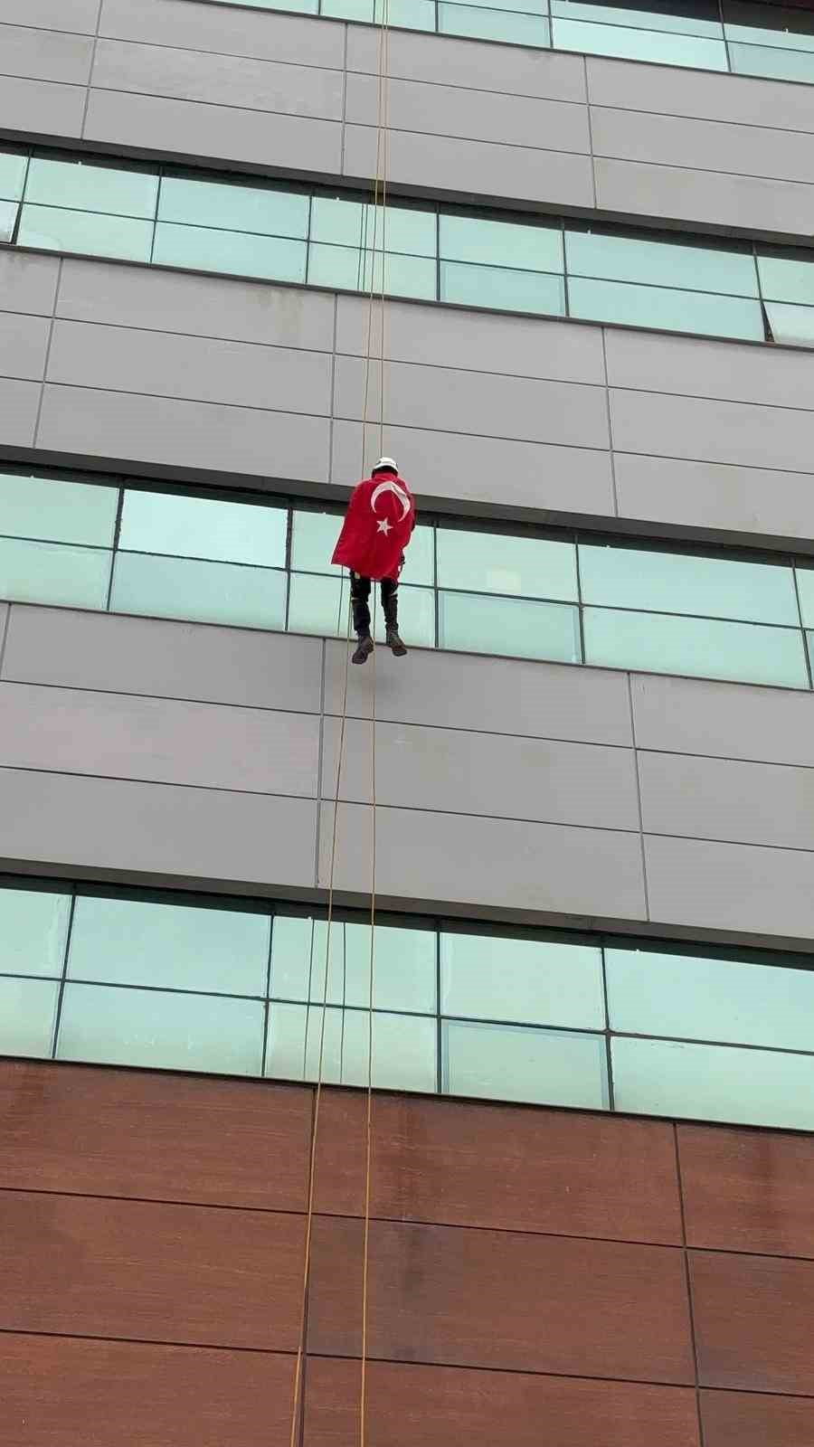 AYDIN’IN EFELER İLÇESİNDE ENDÜSTRİYEL İPLE ERİŞİM UZMANI BARIŞ ÖZBEY, NUSAYBİN-KAMIŞLI SINIR...