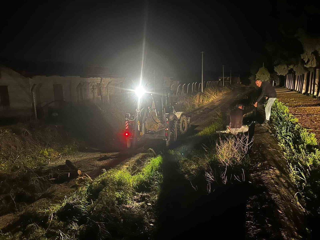 AYDIN’IN GERMENCİK İLÇESİNDE ETKİLİ OLAN ŞİDDETLİ YAĞIŞ VE FIRTINA NEDENİYLE MURSALLI...