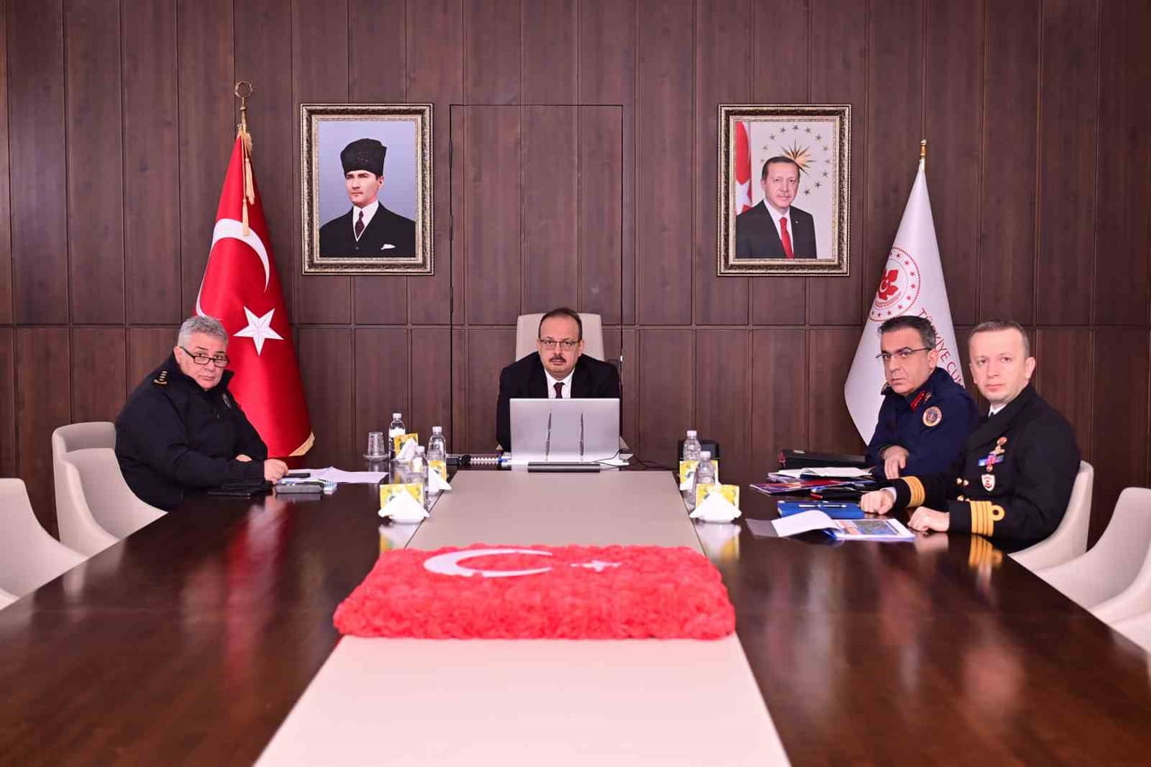 AYDIN VALİSİ YAKUP CANBOLAT, VİDEO KONFERANS YOLUYLA İÇİŞLERİ BAKANI ALİ YERLİKAYA İLE...