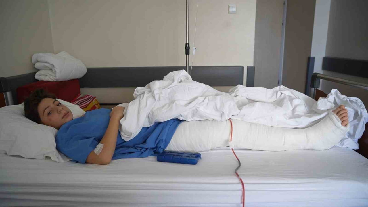 AYTUNA YAZICI'NIN KALÇA KEMİĞİ KIRILDI