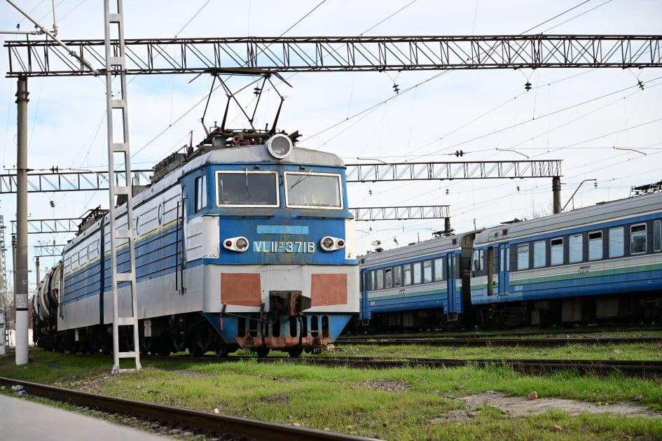 AZERBAYCAN’IN BAŞKENTİ BİLAJARİ İSTASYONUNDAN 979 TON Aİ-92 MARKALI BENZİN TAŞIYAN 18 VAGONLUK...