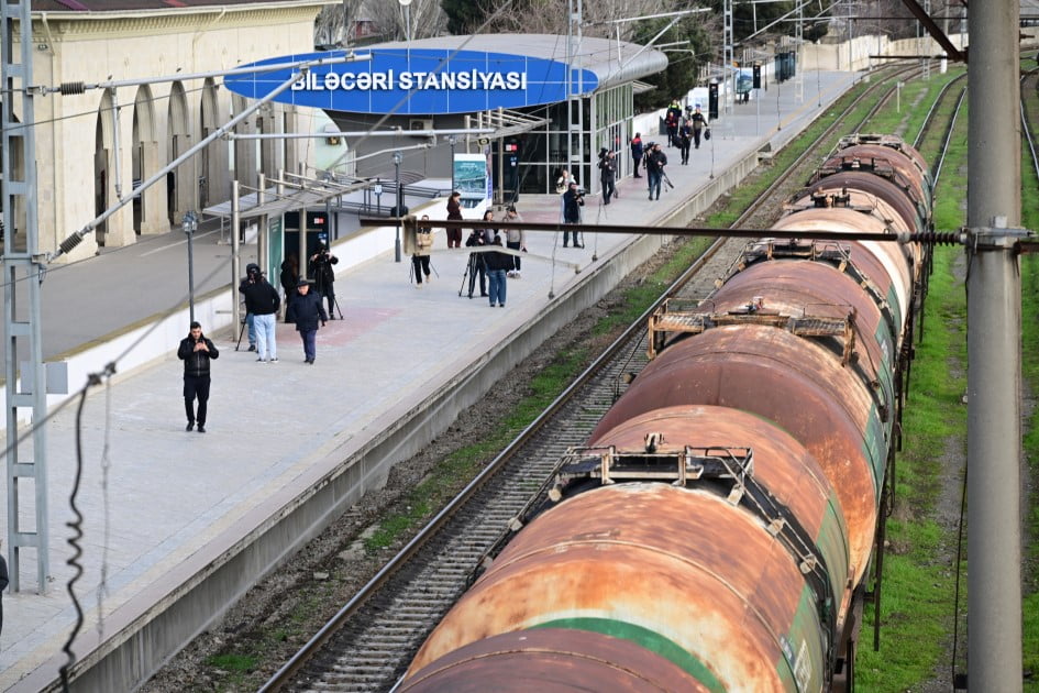 AZERBAYCAN’IN BAŞKENTİ BİLAJARİ İSTASYONUNDAN 979 TON Aİ-92 MARKALI BENZİN TAŞIYAN 18 VAGONLUK...