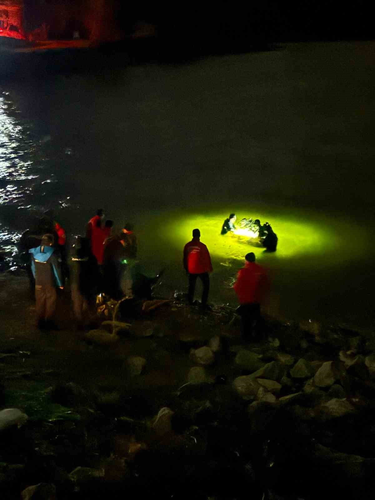 BALIKESİR'DE 8 GÜNDÜR KAYIP OLAN ELİF KUMAL'IN CANSIZ BEDENİNE ULAŞILDI. GÖLETTE YAPILAN...