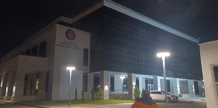 BALIKESİR'DE 8 GÜNDÜR KAYIP OLAN ELİF KUMAL'IN GÖLETTE BULUNAN CANSIZ BEDENİ, BURSA ADLİ TIP...