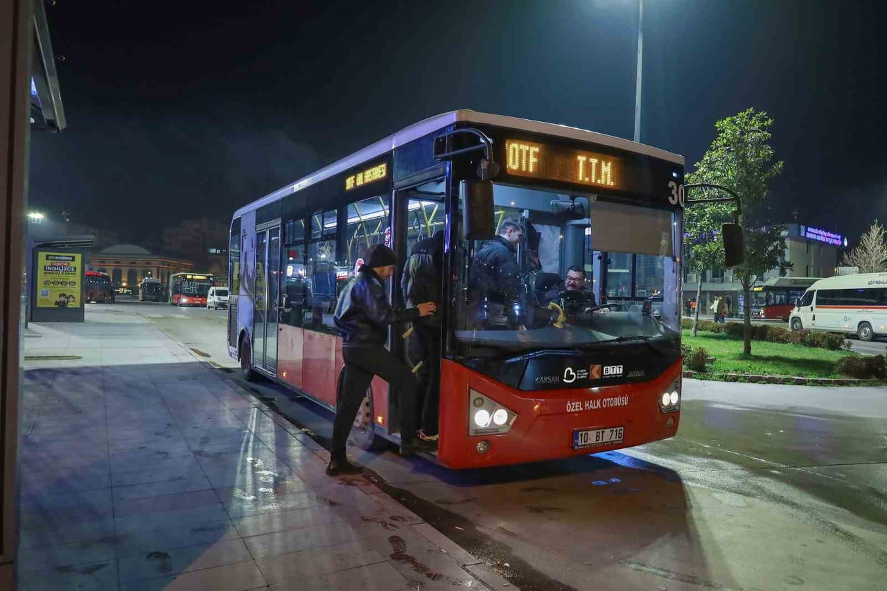 BALIKESİR BÜYÜKŞEHİR BELEDİYE BAŞKANI AHMET AKIN, ÖĞRENCİ DOSTU BİR KENT HEDEFİYLE ULAŞIM...