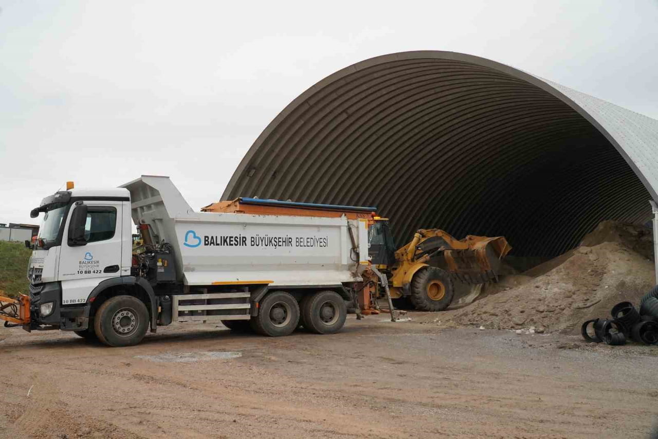 BALIKESİR BÜYÜKŞEHİR BELEDİYESİ, KIŞ ŞARTLARIYLA MÜCADELE KAPSAMINDA HAZIRLIKLARINI...