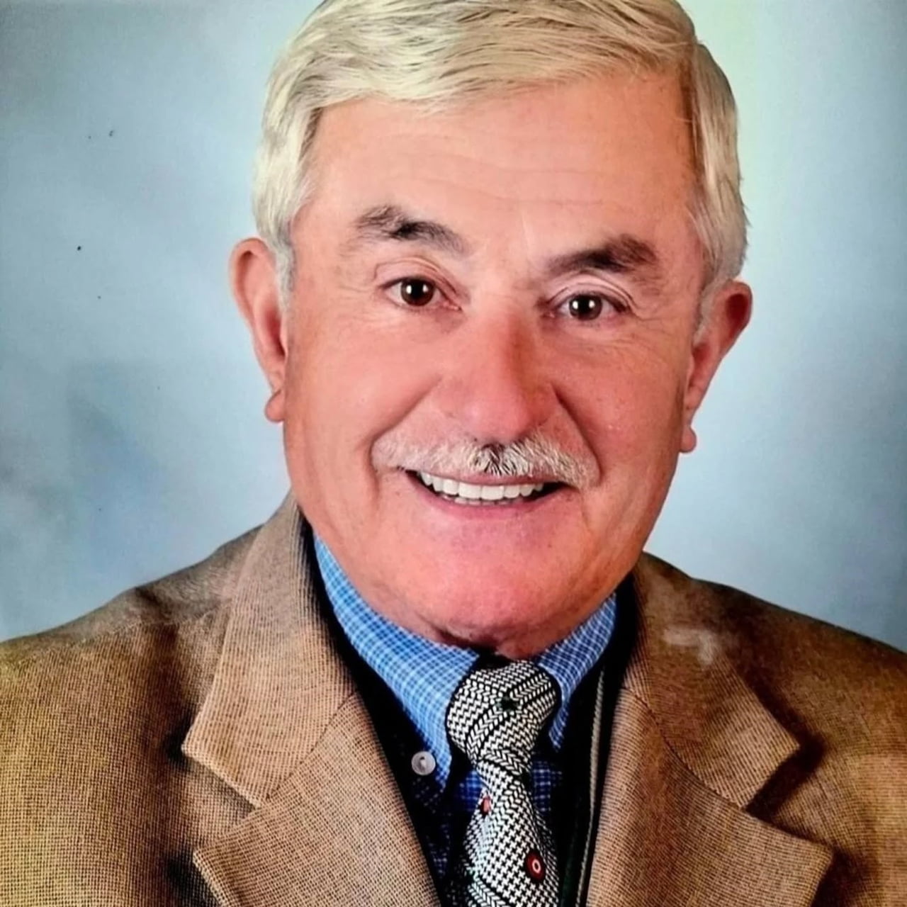 BALIKESİRLİ FOTOĞRAF SANATÇISI SADRİ VAROL HAYATINI KAYBETTİ