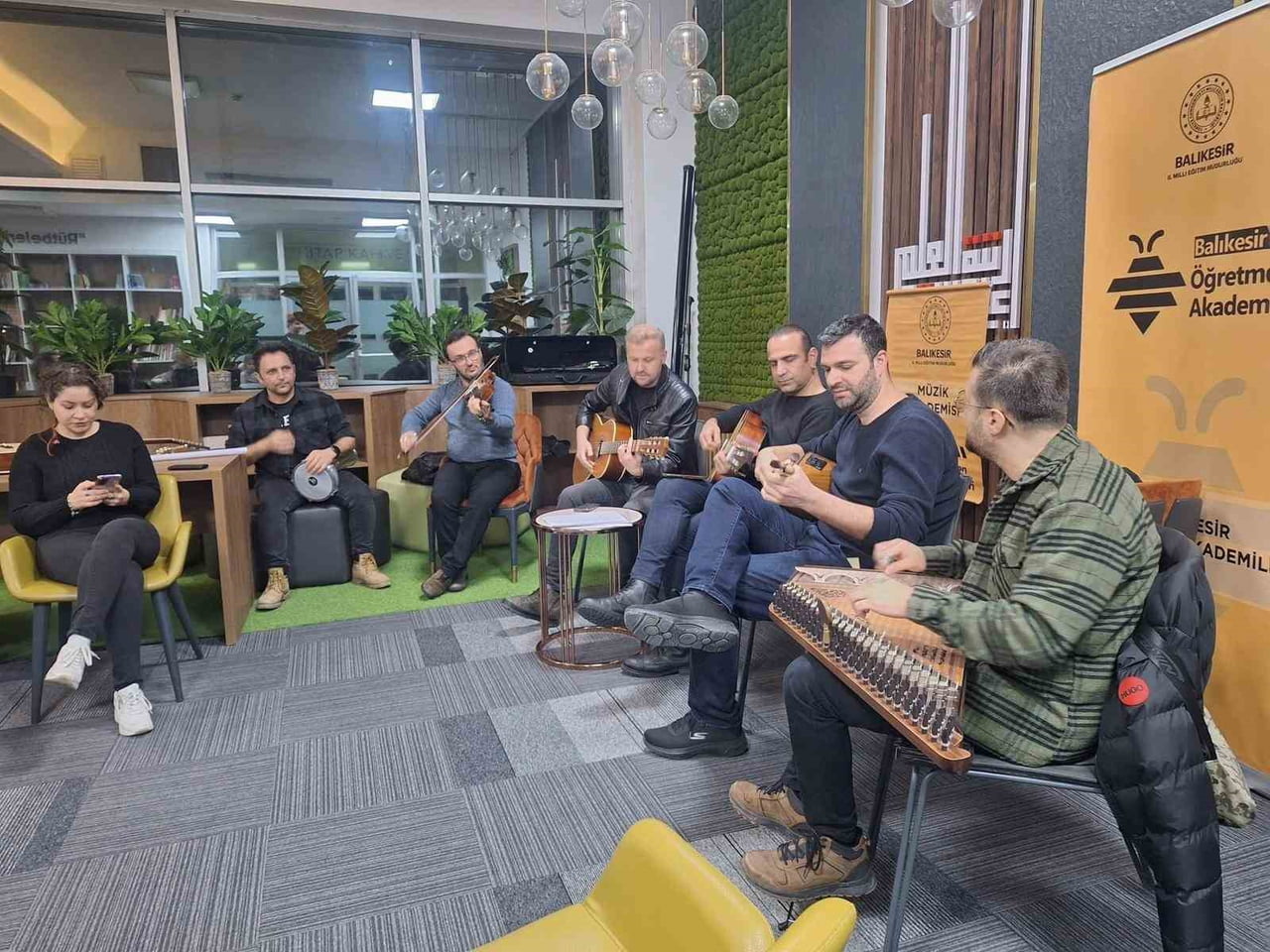 BALIKESİRLİ ÖĞRETMENLER HEM ÇALDI, HEM SÖYLEDİ