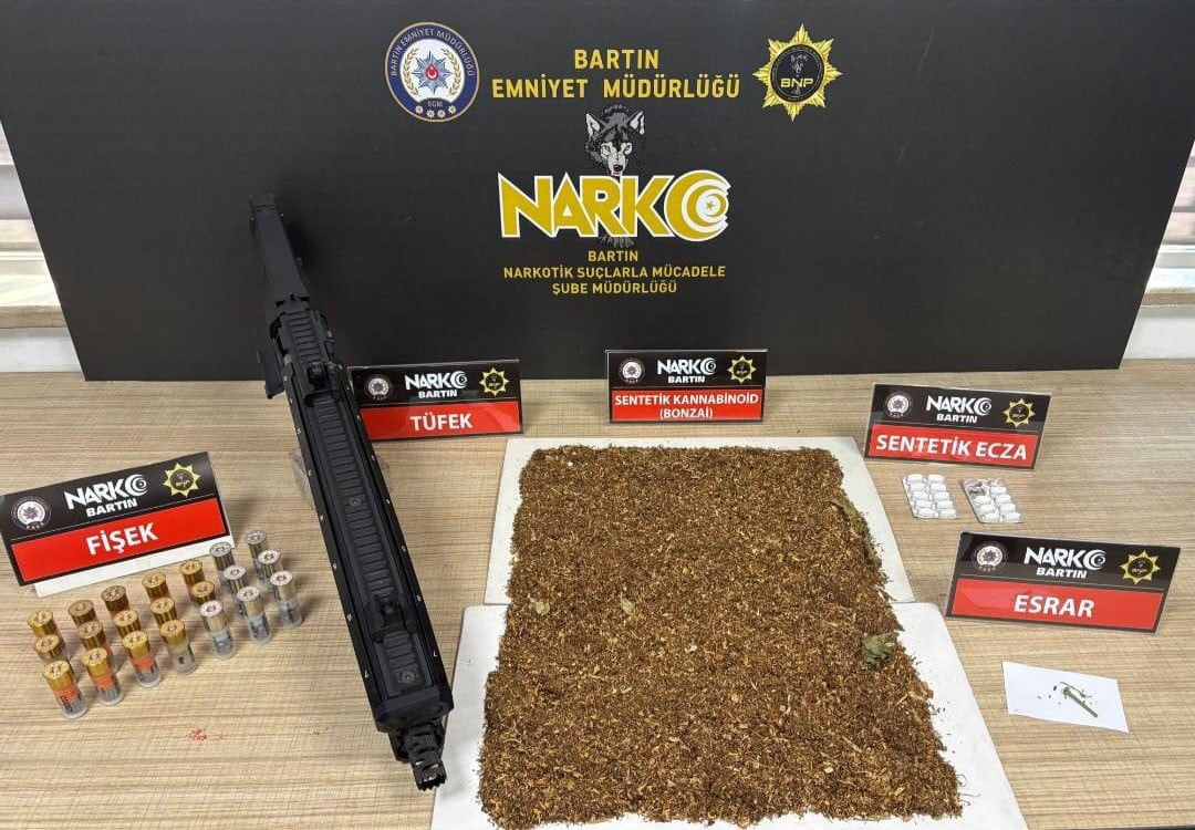BARTIN'DA POLİS EKİPLERİNCE YAPILAN UYUŞTURUCU OPERASYONUNDA GÖZALTINA ALINAN 6 KİŞİ TUTUKLANARAK...