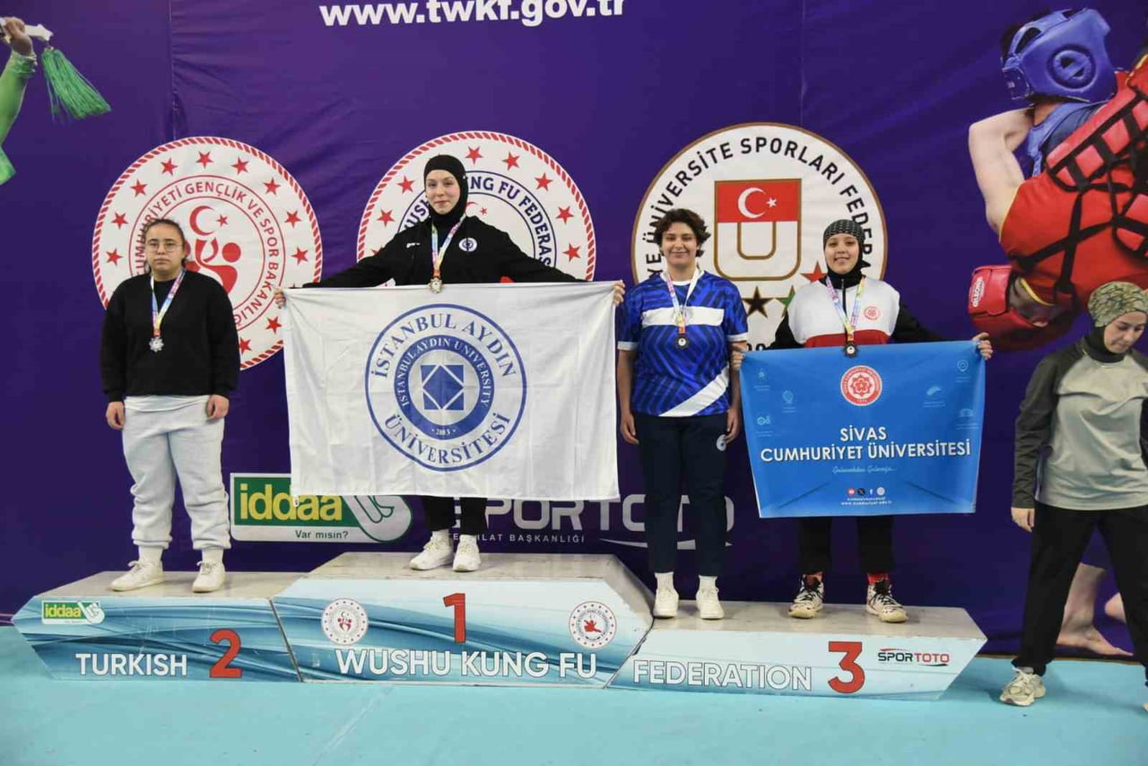 BARÜ’LÜ ÖĞRENCİLERDEN ÜNİVERSİTELER ARASI WUSHU TÜRKİYE ŞAMPİYONASI’NDA 3 MADALYA
