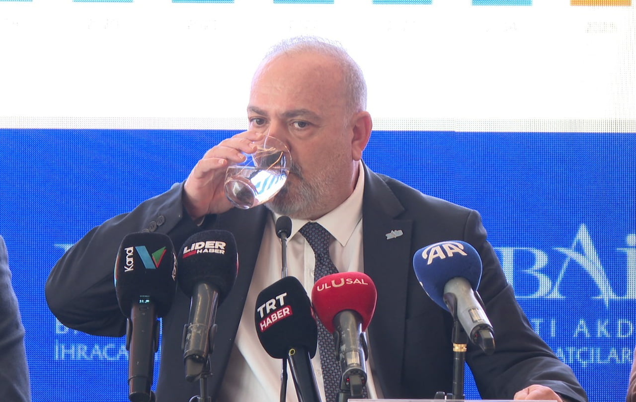 BASIN TOPLANTISINDA RAHATSIZLANAN BAİB BAŞKANI ÜMİT MİRZA ÇAVUŞOĞLU, TOPLANTIYI YARIDA KESMEK...