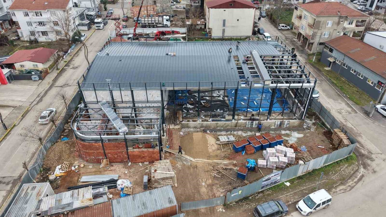 BAŞİSKELE'DE VEZİRÇİFTLİĞİ MAHALLESİ'NDE YAPIMINA BAŞLANAN KAPALI SPOR SALONU PROJESİNDE...