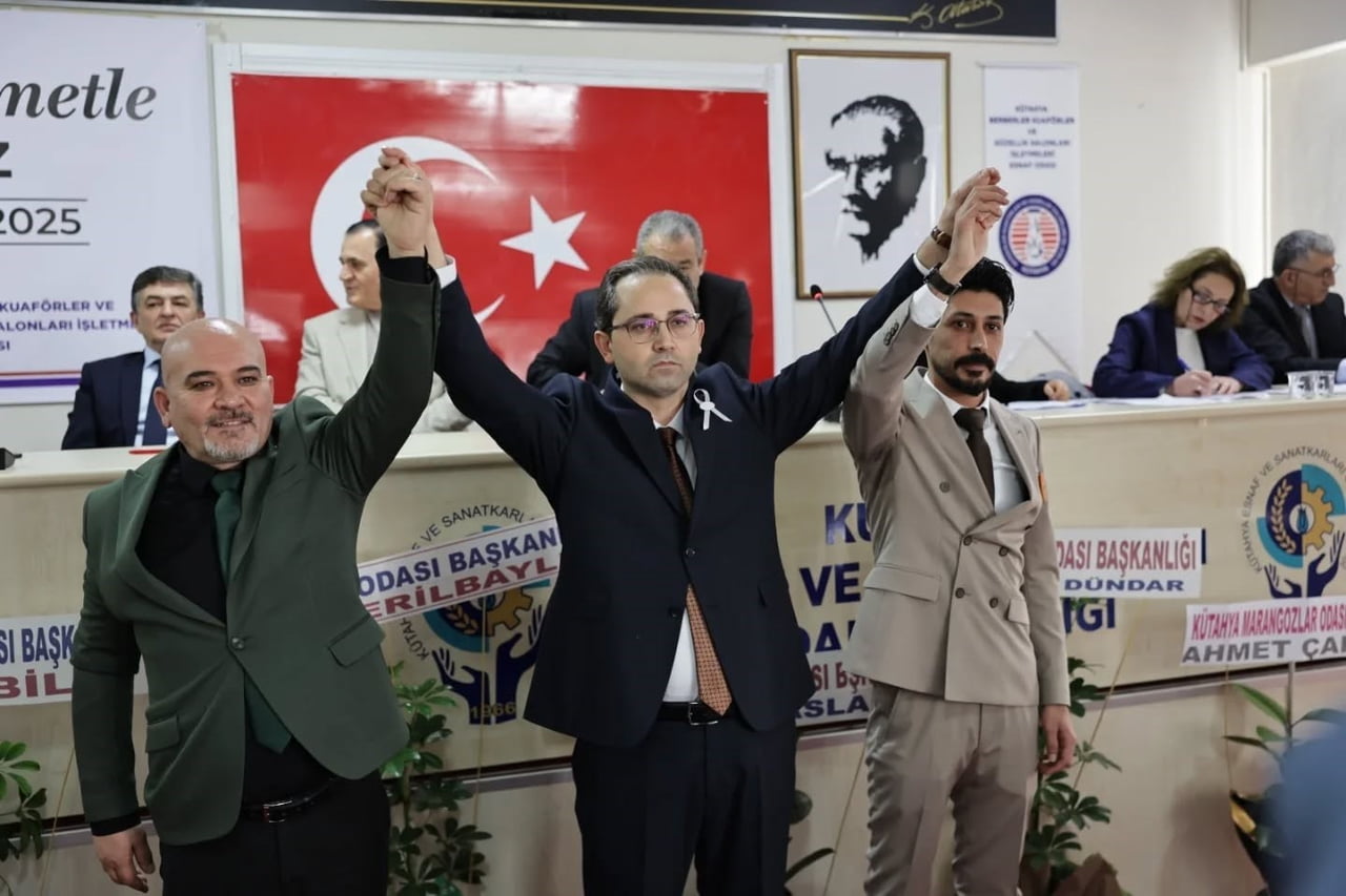 BAŞKAN EYÜP KAHVECİ, BERBERLER VE KUAFÖRLER ODASI GENEL KURULU’NA KATILDI