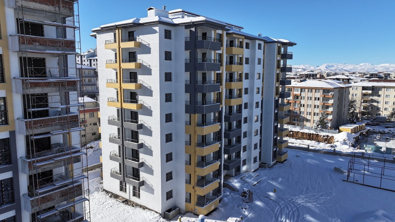 BAŞKAN GEÇİT, "YEŞİL YAŞAM EVLERİ YEŞİLYURT'UN GELECEĞİNE DEĞER KATIYOR"