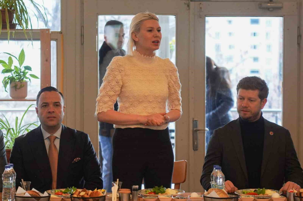 BAŞKAN SUBAŞI KENTTE ÇÖP KONTEYNIRLARIN ESKİ OLMASINDAN DERT YANDI