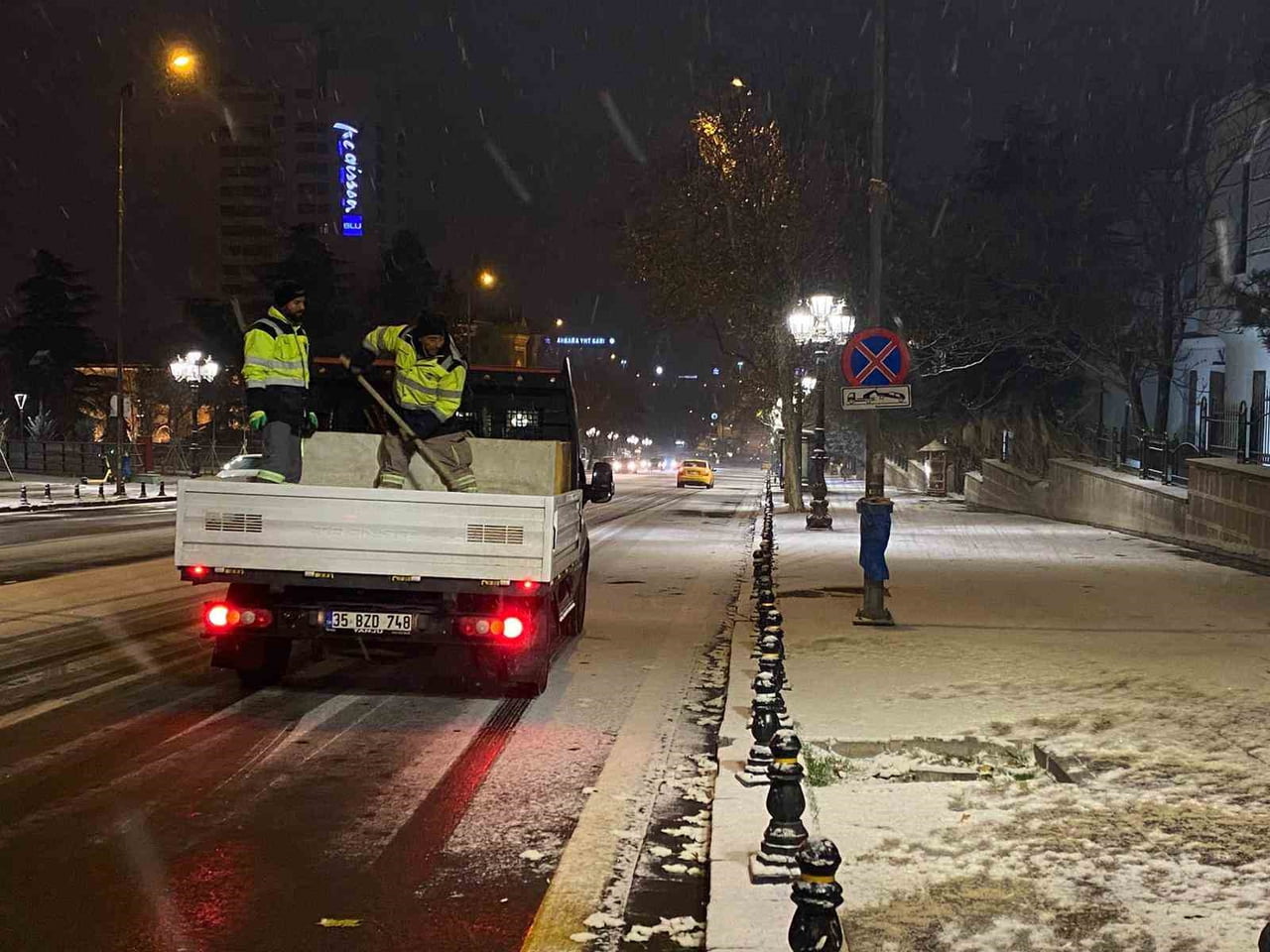 BAŞKENTTE YENİ YILIN İLK SAATLERİ İLE KAR YAĞIŞI ETKİLİ OLDU.