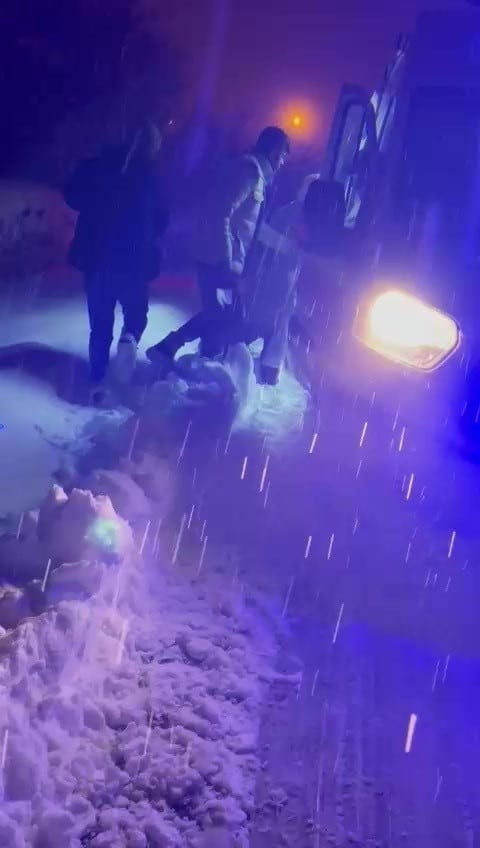 BATMAN'IN GERCÜŞ İLÇESİNDE YOĞUN KAR YAĞIŞI VE TİPİDE MAHSUR KALAN HASTALAR VE AMBULANSLAR İÇİN...