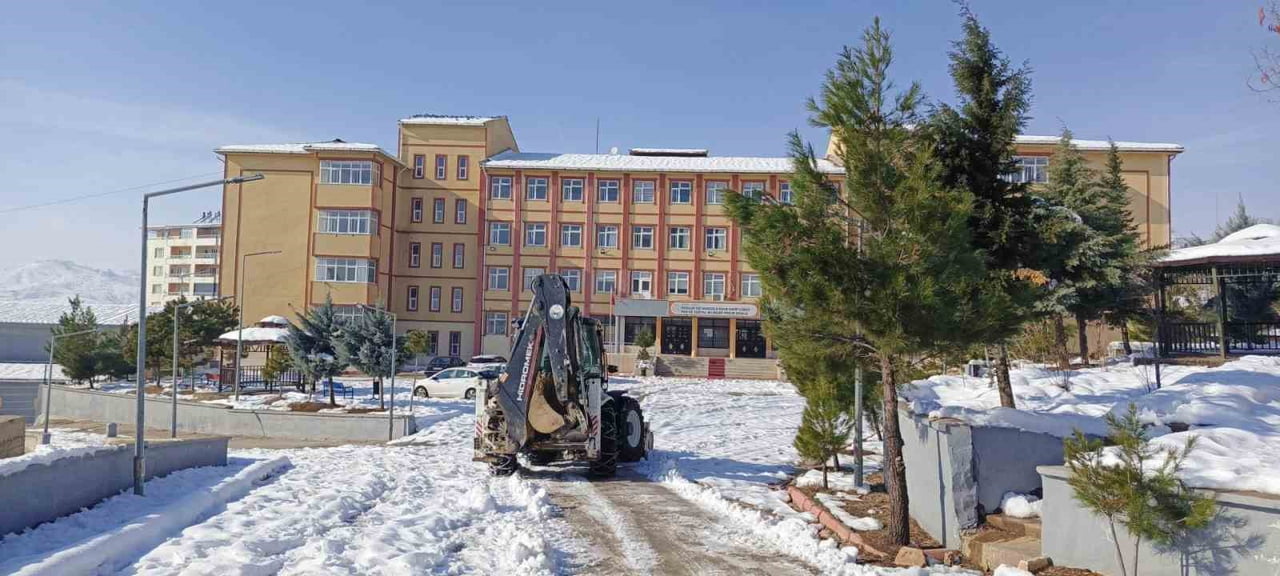 BATMAN'IN KOZLUK İLÇESİNDE OLUMSUZ HAVA ŞARTLARI NEDENİYLE EĞİTİME 1 GÜN ARA VERİLDİ.