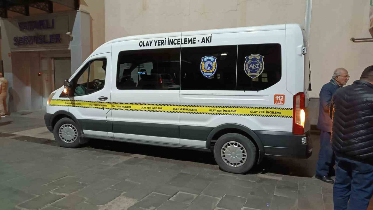 BATMAN’DA 4 KATLI BİR BİNANIN BALKONUNDAN DÜŞEN 22 YAŞINDAKİ GENÇ KADIN, HAYATINI...