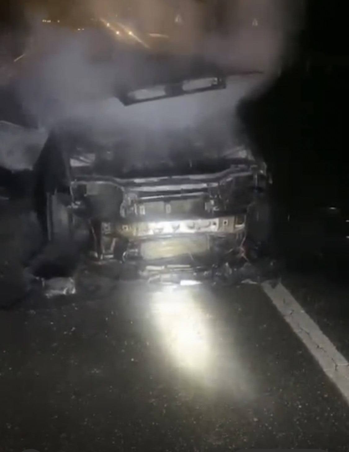 BATMAN-DİYARBAKIR KARAYOLUNUN 10’UNCU KİLOMETRESİNDE SEYİR HALİNDEYKEN ALEV ALAN BİR ARAÇ, İTFAİYE...