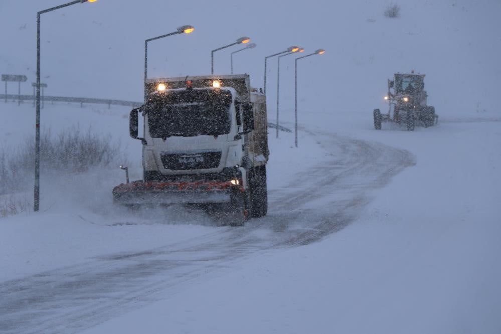 BAYBURT-ARAKLI YOLU İLE SALMANKAŞ GÜZERGÂHINDA ÇIĞ TEHLİKESİ DEVAM EDİYOR