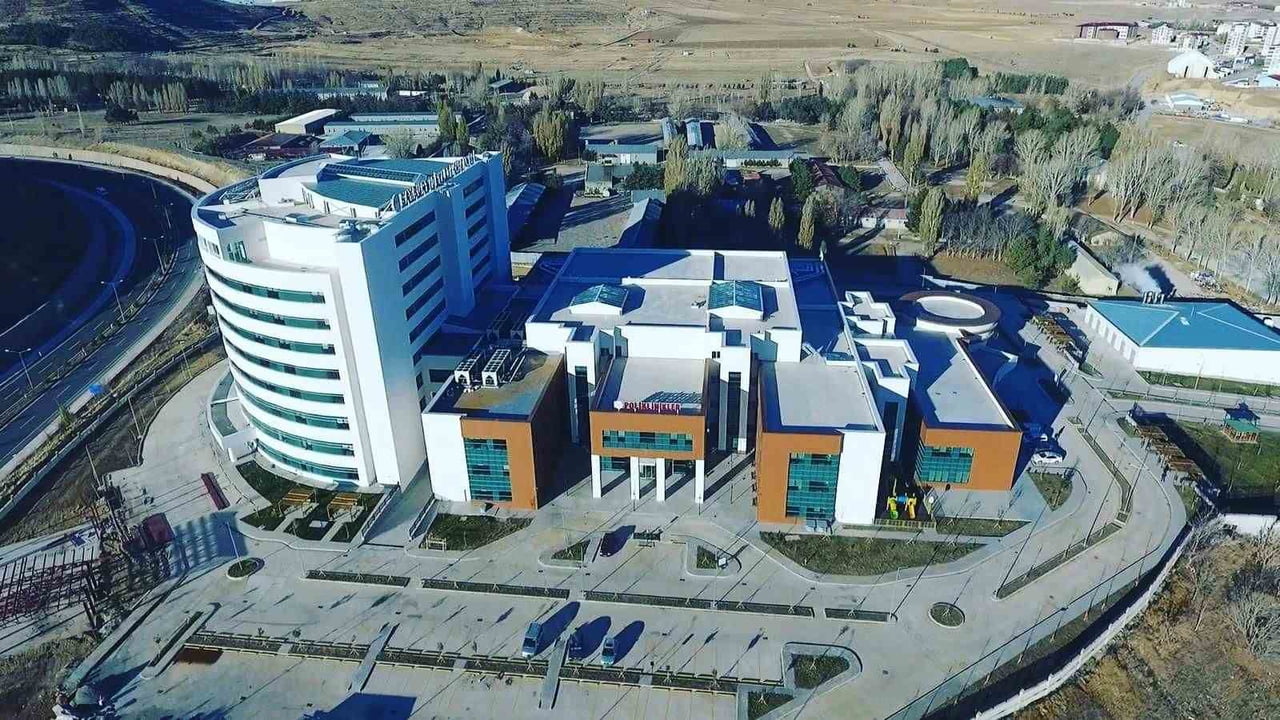 BAYBURT DEVLET HASTANESİNE 2025 YILINDA 535 BİN 889 HASTA BAŞVURDU