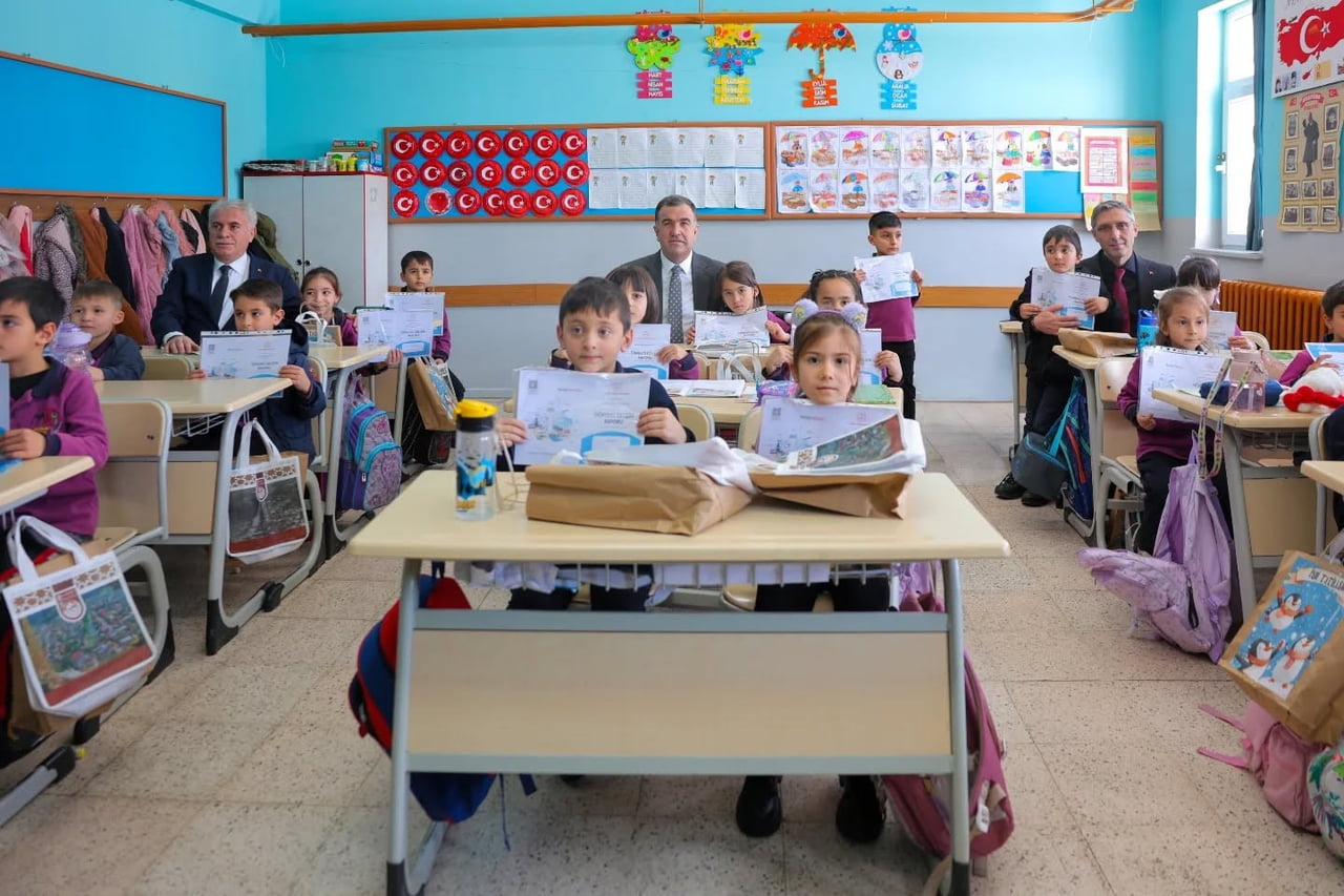 BAYBURT’TA 14 BİN 319 ÖĞRENCİ KARNE SEVİNCİ YAŞADI