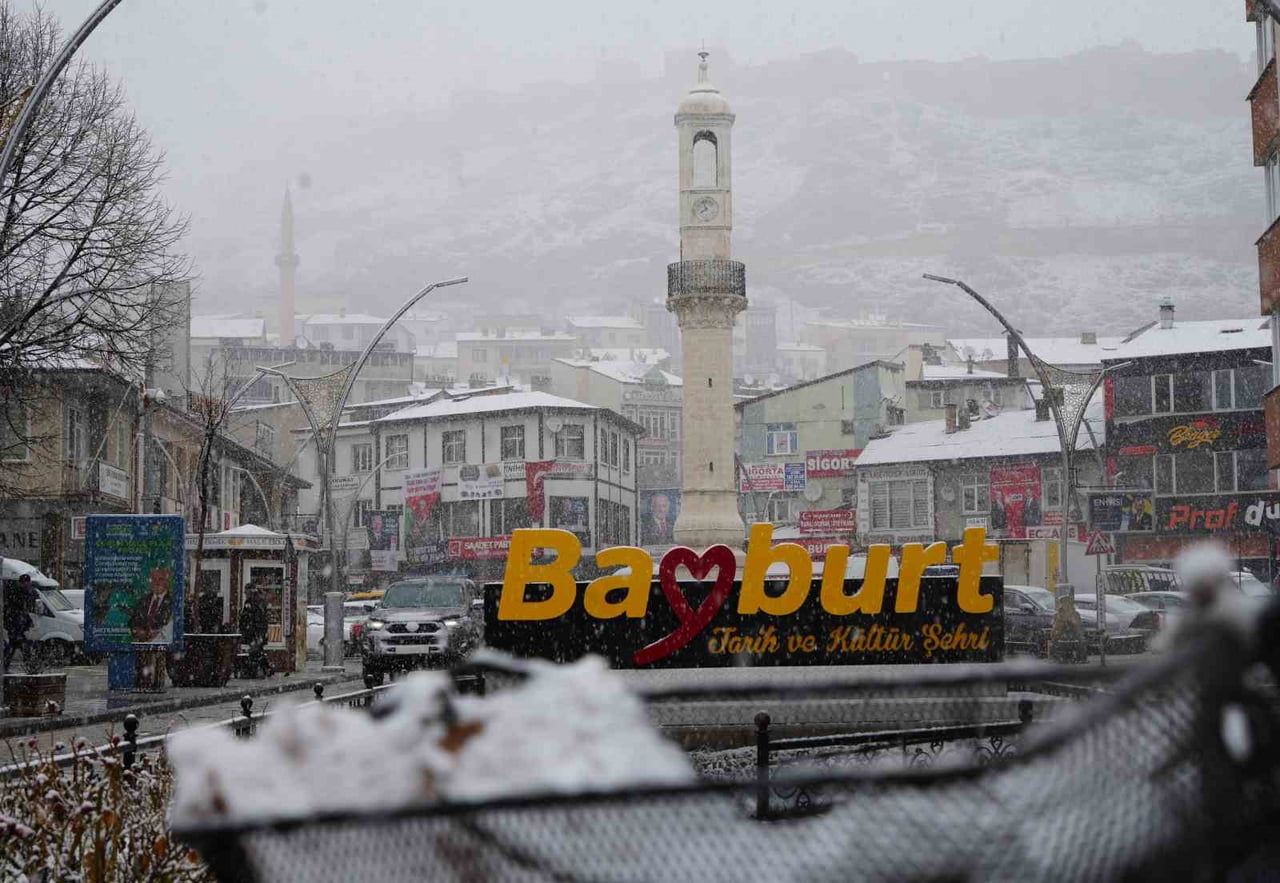 BAYBURT’TA KAR TATİLİ BİR GÜN DAHA UZATILDI