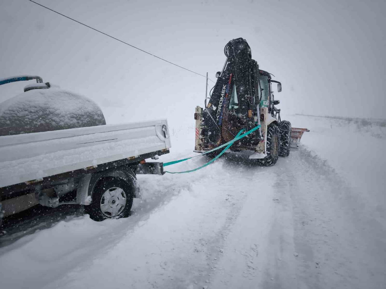 BAYBURT’TA KARLA MÜCADELE ÇALIŞMALARI ARALIKSIZ SÜRÜYOR