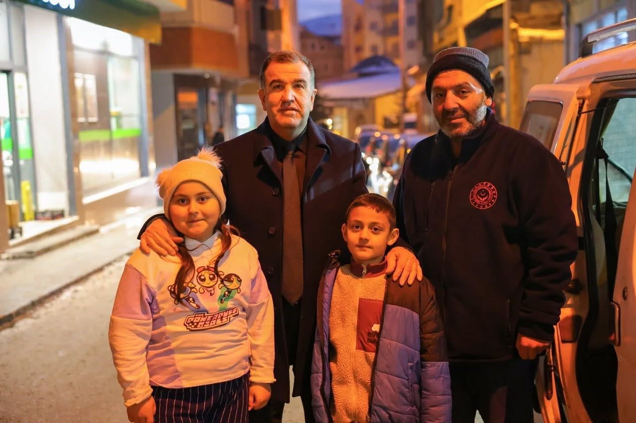 BAYBURT VALİSİ MUSTAFA ELDİVAN, NALBANTÇILAR VE SEMERCİLER CADDESİ’NDE ESNAFI ZİYARET EDEREK...