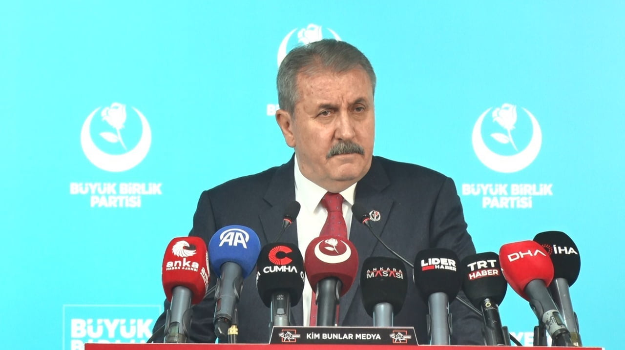 BBP GENEL BAŞKANI DESTİCİ, PARTİ GENEL MERKEZİNDE BASIN TOPLANTISI DÜZENLEDİ