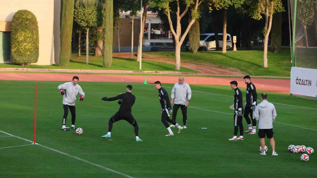 BEŞİKTAŞ, DEVRE ARASI ÇALIŞMALARINA ANTALYA’DA SAHADA GERÇEKLEŞTİRDİĞİ ANTRENMAN İLE...