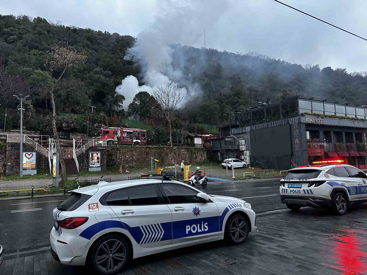 BEŞİKTAŞ KURUÇEŞME’DE BULUNAN BİR RESTORANTIN MÜŞTEMİLATINDA ÇIKAN YANGIN ORMANLIK ALANA...