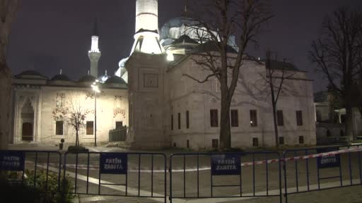 Beyazıt Camii’nin minaresindeki kurşun kaplama lodosta söküldü