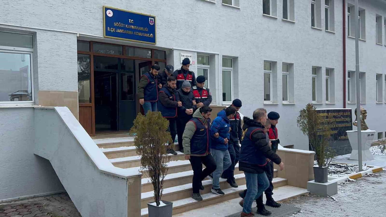 BİLECİK'TE 72 YAŞINDAKİ BİR KADINI "POLİSİZ CİNAYET OLAYINA KARIŞTINIZ ALTINLARI İNCELEYECEĞİZ"...