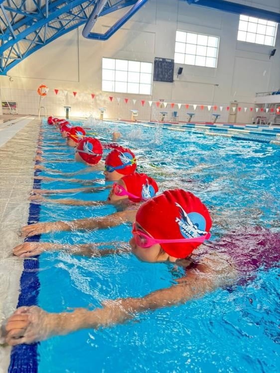 BİLECİK'TE SPOR OKULLARINDA YÜZME ANTRENMANLARI ARALIKSIZ SÜRÜYOR