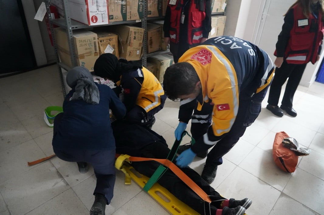 BİLECİK EĞİTİM VE ARAŞTIRMA HASTANESİ’NDE KIRMIZI KOD TATBİKATI GERÇEKLEŞTİRİLDİ