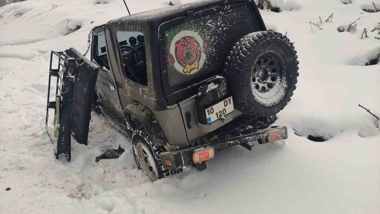 BİLECİK’TE BUZLANMA KAZAYA NEDEN OLDU OTOMOBİL TAKLA ATTI