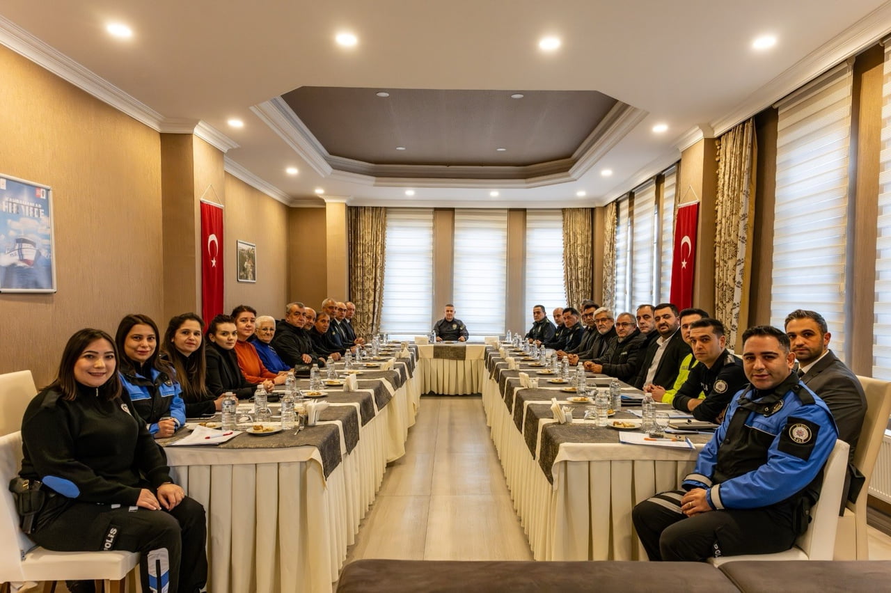 BİLECİK’TE EMNİYET VE MUHTARLAR ASAYİŞ TOPLANTISINDA BULUŞTU