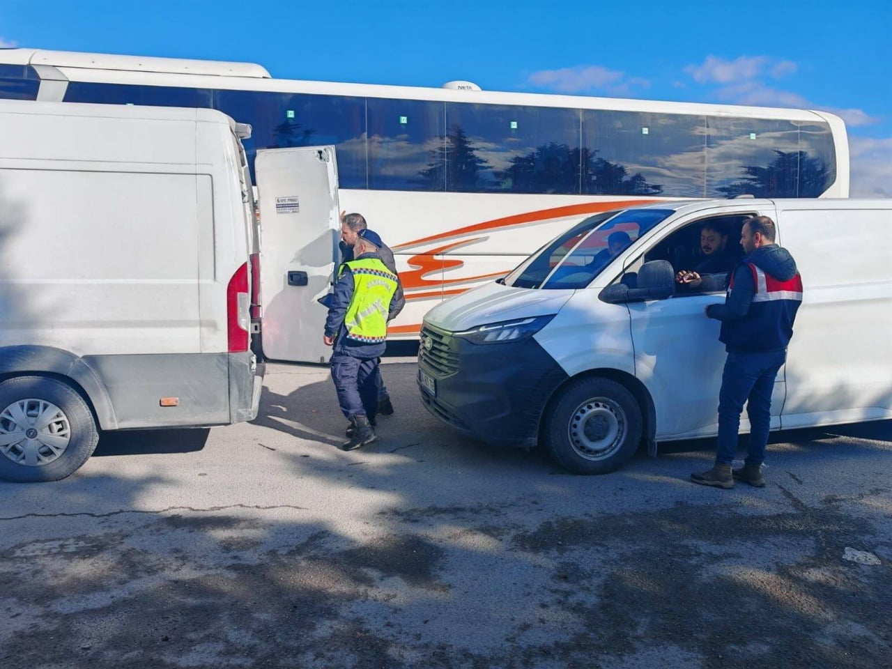 BİLECİK’TE GERÇEKLEŞTİRİLEN HUZUR UYGULAMASINDA BİNLERCE LİRALIK CEZA