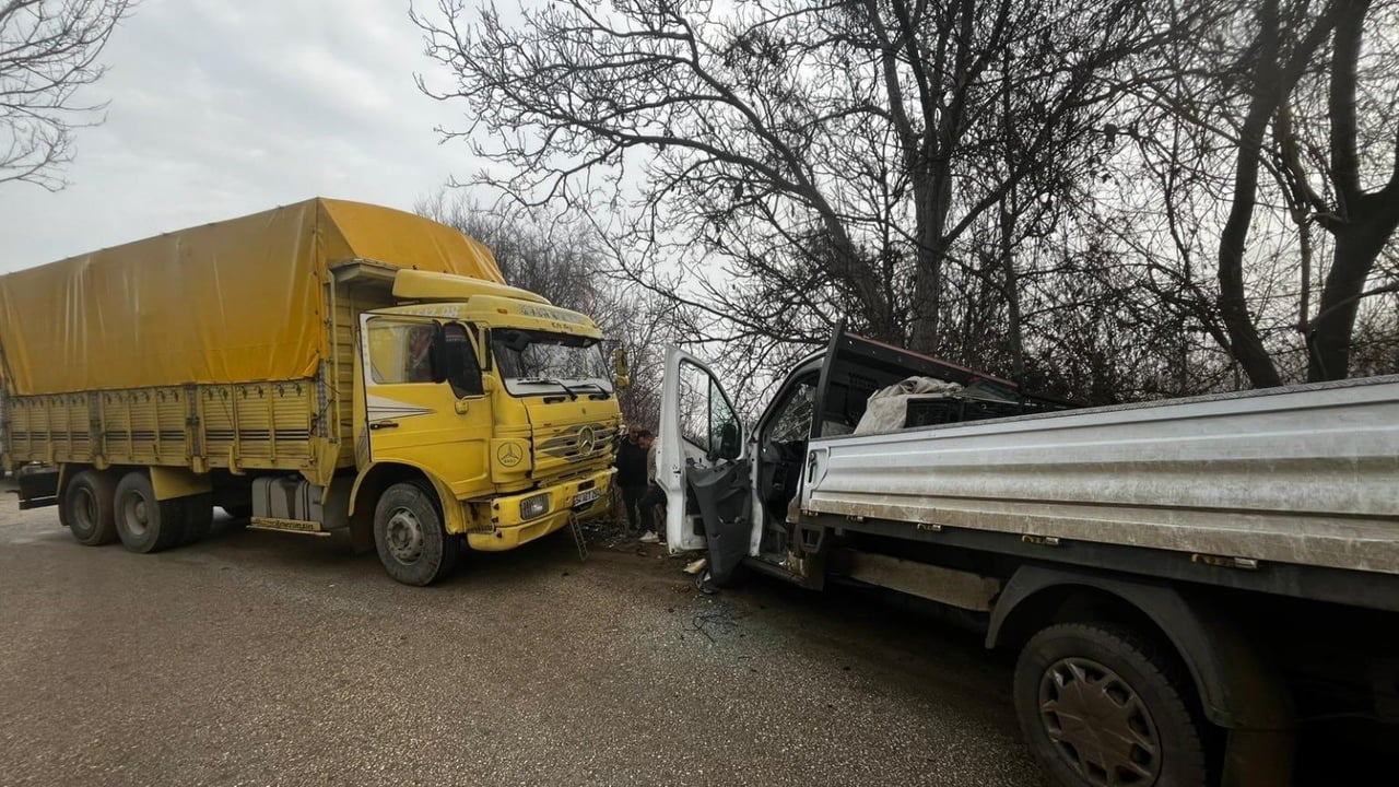 BİLECİK’TE ISLAK YOL KAZAYA NEDEN OLDU: 4 YARALI