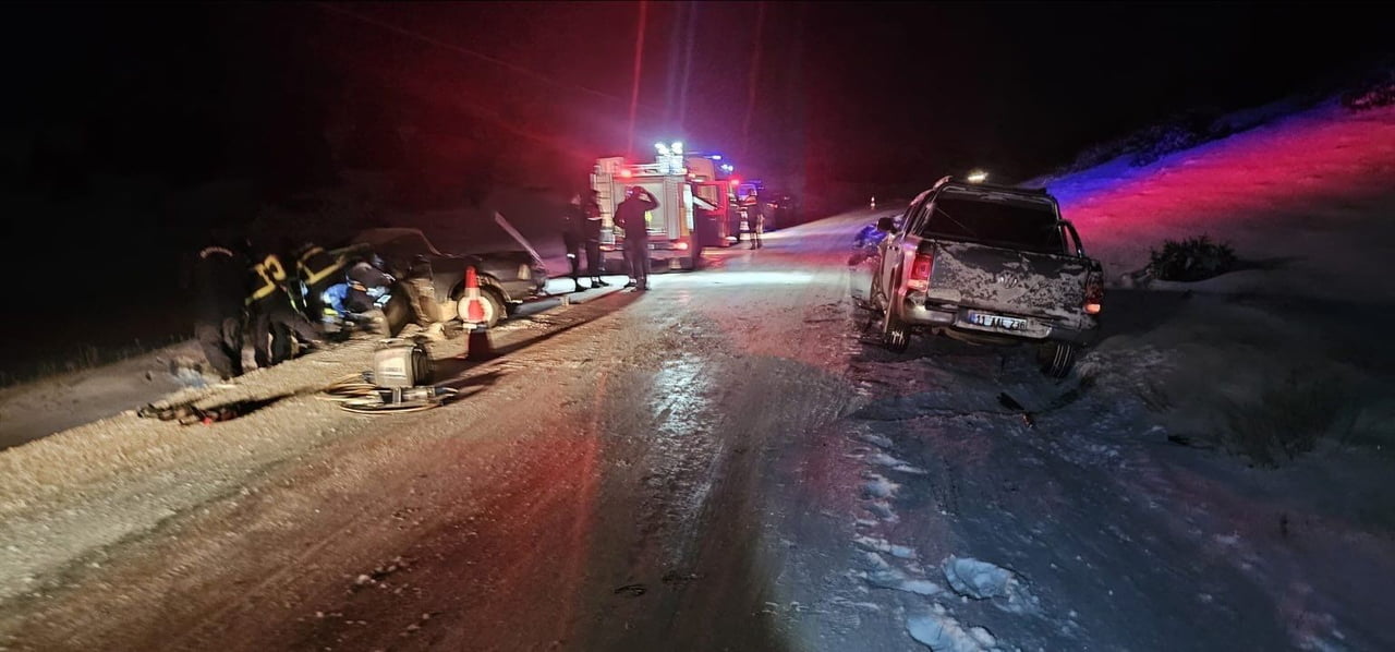 BİLECİK’TE KARŞI ŞERİDE GEÇEN OTOMOBİL KAZAYA NEDEN OLDU: 3 YARALI