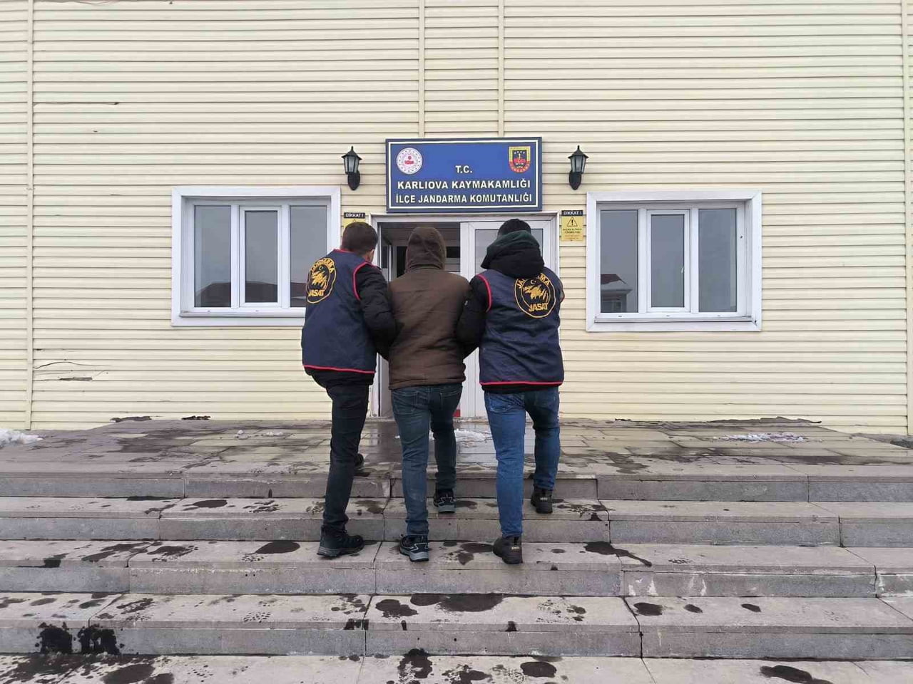 – BİNGÖL’DE ARANAN 7 HÜKÜMLÜ JANDARMA EKİPLERİNCE YAKALANDI