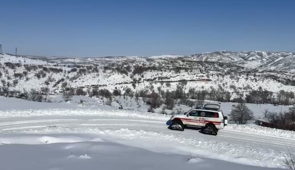 BİNGÖL’DE UMKE EKİPLERİ, YOĞUN KAR YAĞIŞI  VE TİPİ NEDENİYLE KARA YOLU ULAŞIMININ KAPALI OLDUĞU...