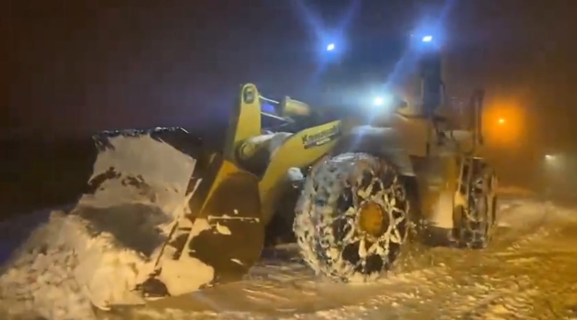 BİNGÖL’DE YOĞUN KAR YAĞIŞI SONRASI EKİPLER SEFERBER OLDU